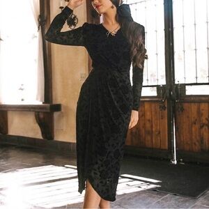 IVY CITY CO. Amaya Burnout Velvet Floral Long Sleeve Midi Dress